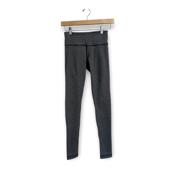 Women’s Lululemon Grey Leggings! Size 4! - Picture 2 of 5